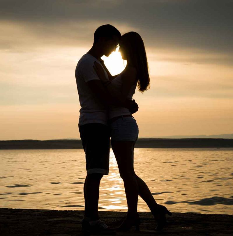 An engagement session at the water's edge.
